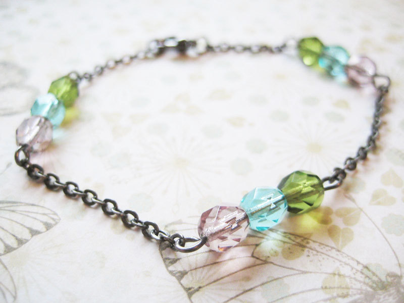 Bracelet With Czech Glass Beads And Gunmetal Chain - Forest Light